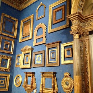 03-Firense gold shop frame inside